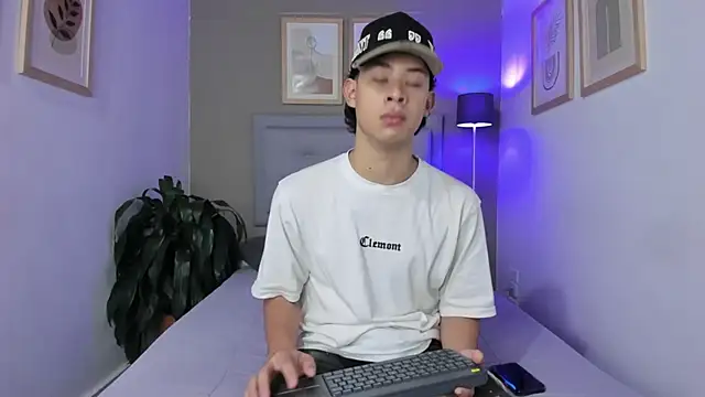 Snapshot of ApoloRicci chatting on October 29, 7:24 pm ApoloRicci online show from October 29, 7:24 pm