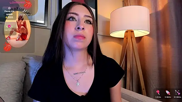 Snapshot of riley__reid chatting on December 4, 10:31 pm riley reid online show from December 4, 10:31 pm