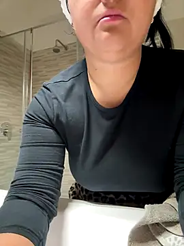 gatitalocahot online show from January 8, 10:16 pm