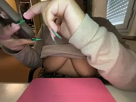 gatitalocahot online show from February 26, 8:58 am