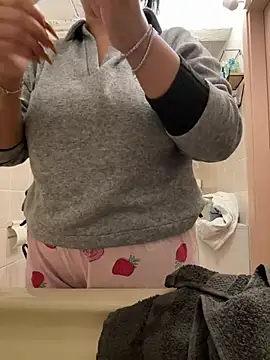 gatitalocahot online show from January 9, 11:00 pm