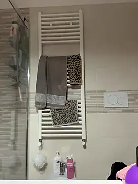 gatitalocahot online show from December 22, 9:15 pm