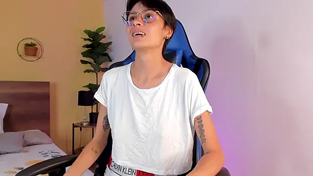 Snapshot of MartinnaGrecco chatting on November 15, 8:35 pm MartinnaGrecco online show from November 15, 8:35 pm