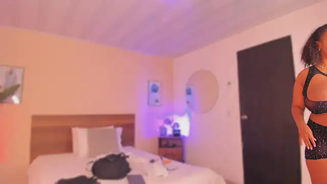 YariRose online show from December 18, 2:10 pm