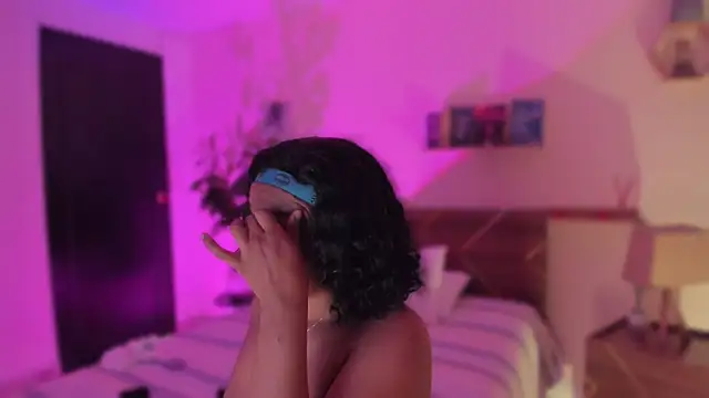 YariRose online show from February 11, 2:06 pm