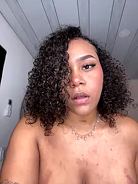 YariRose online show from November 13, 1:26 pm