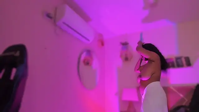 YariRose online show from February 22, 2:52 pm