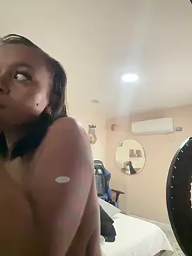 YariRose online show from April 15, 3:05 pm