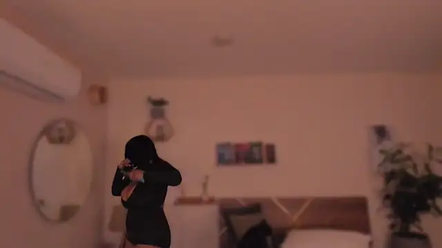 YariRose online show from February 12, 2:06 pm