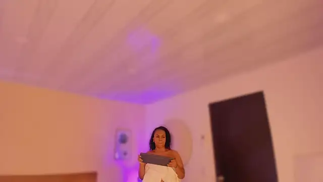 YariRose online show from December 22, 1:44 pm