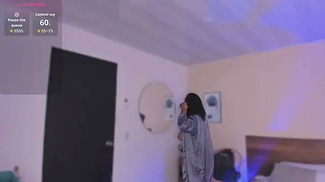 YariRose online show from November 28, 1:33 pm