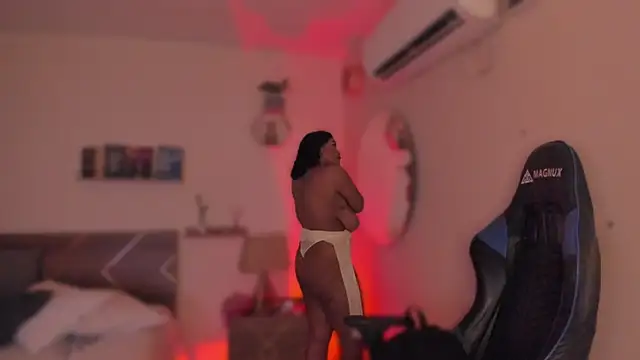 YariRose online show from February 13, 1:44 pm