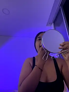 aly nicols online show from November 20, 5:30 am