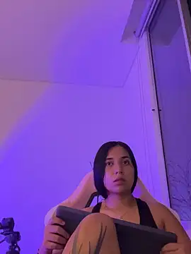 aly nicols online show from December 20, 6:16 am