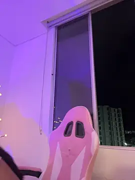 aly nicols online show from October 28, 12:33 am