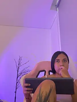 aly nicols online show from December 20, 10:12 pm