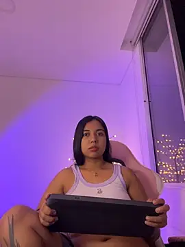 aly nicols online show from November 27, 5:30 am