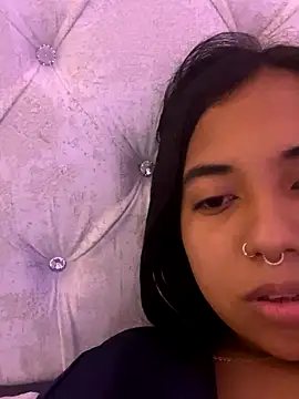 aly nicols online show from November 5, 7:11 am