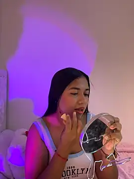 aly nicols online show from October 30, 10:39 pm