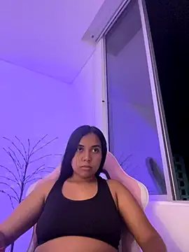 aly nicols online show from November 18, 6:06 am