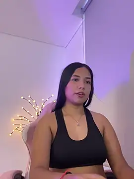 aly nicols online show from February 11, 10:42 pm