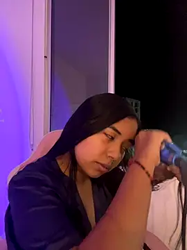 aly nicols online show from November 11, 11:31 pm