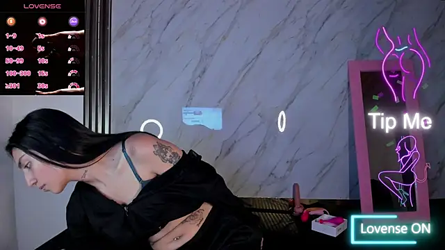 Snapshot of Sasha_Blonde chatting on October 30, 3:05 am Sasha Blonde online show from October 30, 3:05 am