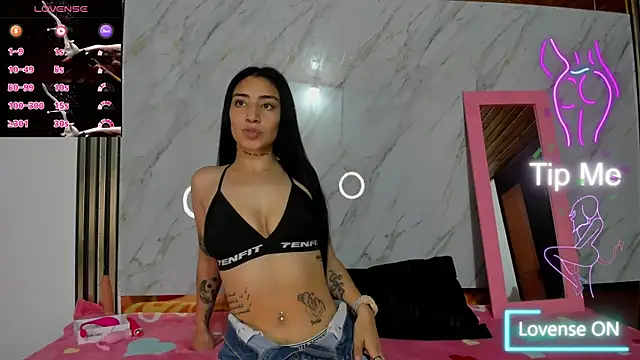 Snapshot of Sasha_Blonde chatting on October 30, 6:16 pm Sasha Blonde online show from October 30, 6:16 pm