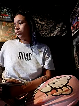 Snapshot of Isis_Bathory chatting on November 14, 3:37 pm Isis Bathory online show from November 14, 3:37 pm