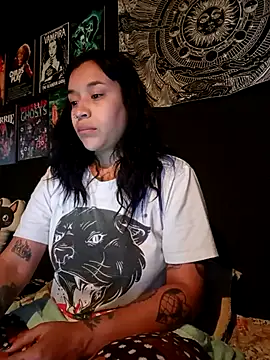 Snapshot of Isis_Bathory chatting on November 20, 2:07 pm Isis Bathory online show from November 20, 2:07 pm