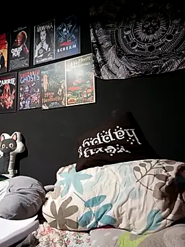 Snapshot of Isis_Bathory chatting on November 6, 2:21 pm Isis Bathory online show from November 6, 2:21 pm