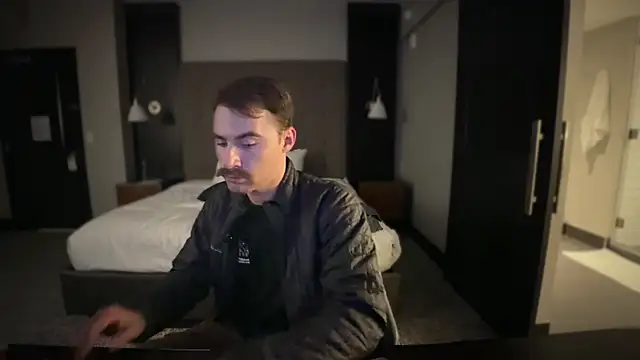 Snapshot of bobbyatx chatting on November 11, 7:25 am bobbyatx online show from November 11, 7:25 am