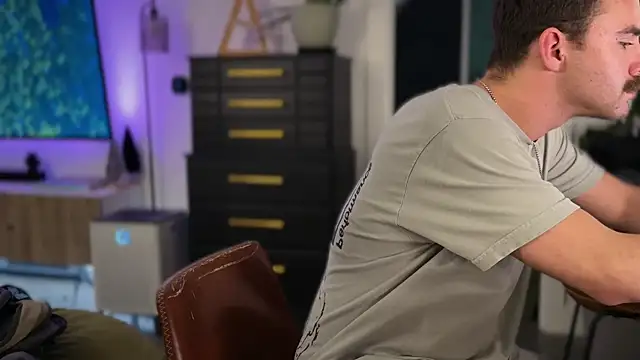 Snapshot of bobbyatx chatting on November 19, 10:37 am bobbyatx online show from November 19, 10:37 am