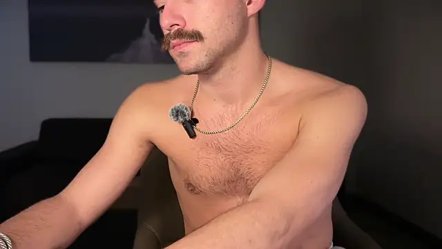 Snapshot of bobbyatx chatting on December 2, 2:34 am bobbyatx online show from December 2, 2:34 am