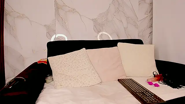 Cleopatriagad online show from March 12, 1:00 am