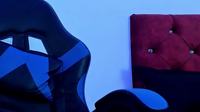 kittymonroe1 online show from April 6, 4:30 pm