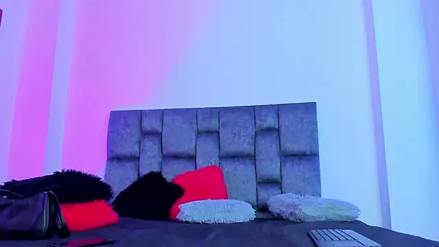 Snapshot of kittymonroe1 chatting on November 21, 4:50 pm kittymonroe1 online show from November 21, 4:50 pm