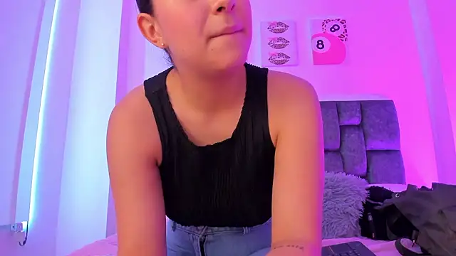 kittymonroe1 online show from March 5, 6:15 pm