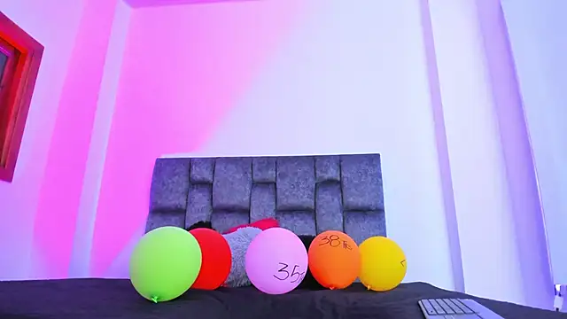 Snapshot of kittymonroe1 chatting on November 20, 6:30 pm kittymonroe1 online show from November 20, 6:30 pm