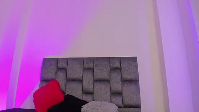 Snapshot of kittymonroe1 chatting on November 29, 5:13 pm kittymonroe1 online show from November 29, 5:13 pm