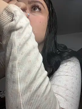 Snapshot of Selena_Roa chatting on November 14, 12:42 pm Selena Roa online show from November 14, 12:42 pm