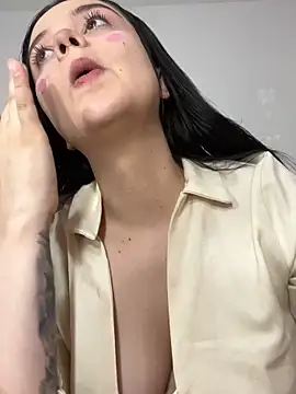 Snapshot of Selena_Roa chatting on October 23, 12:04 pm Selena Roa online show from October 23, 12:04 pm