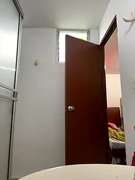 Snapshot of Selena_Roa chatting on October 28, 12:04 pm Selena Roa online show from October 28, 12:04 pm