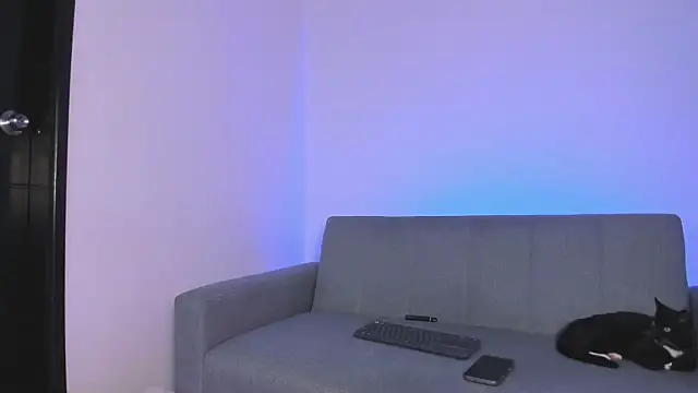 miah storm online show from January 12, 2:18 am