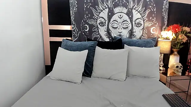 mirandaduboiss online show from February 12, 5:23 pm