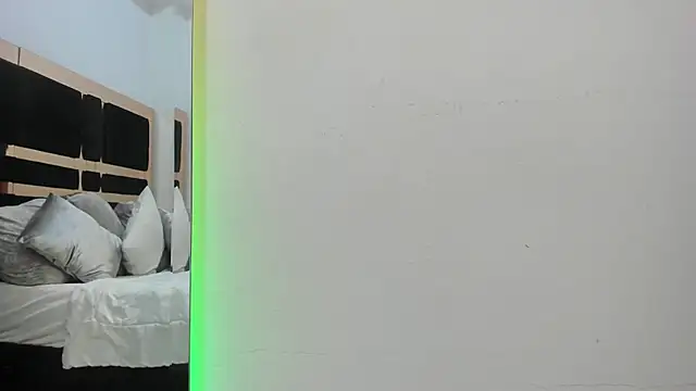 Snapshot of mirandaduboiss chatting on June 23, 5:00 pm mirandaduboiss online show from June 23, 5:00 pm