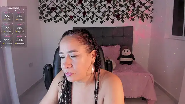 Snapshot of Karly_Closson chatting on December 2, 3:19 am Karly Closson online show from December 2, 3:19 am