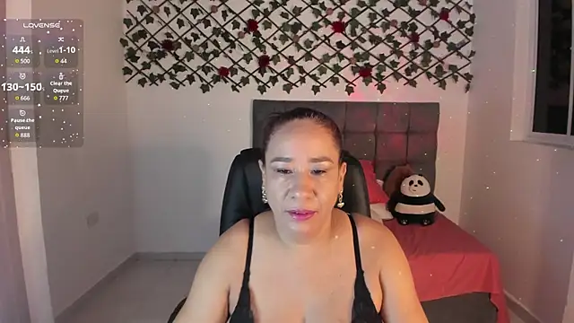 Snapshot of Karly_Closson chatting on November 18, 4:38 am Karly Closson online show from November 18, 4:38 am