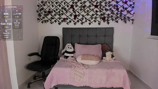 Snapshot of Karly_Closson chatting on November 14, 5:11 am Karly Closson online show from November 14, 5:11 am