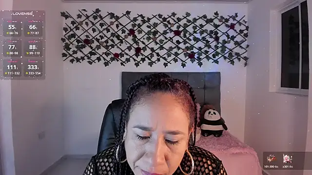 Snapshot of Karly_Closson chatting on November 30, 4:13 am Karly Closson online show from November 30, 4:13 am